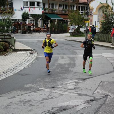 Auch aus Japan sind starke Trailrunner angereist. Koji und Takashi landen am Ende der 1. Etappe auf Platz 4.
