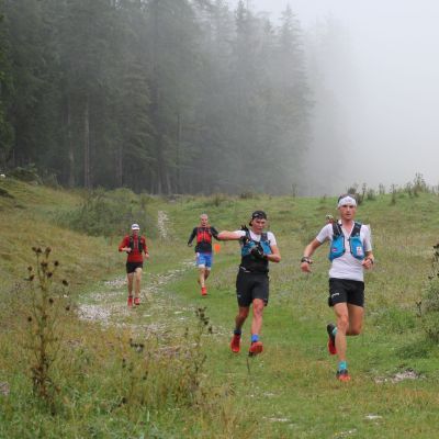 Thomas Farbmacher​ und David Wallmann​ erreichen die Gamsalm Ehrwald​ ...