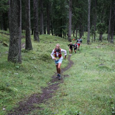 Manche Damen überqueren die Alpen im Laufschritt schon mit zarten 18 jahren ...