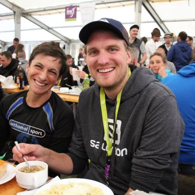 Lars trifft seine EX-TAR-Parterin Sandra ;-)  Jetzt freuen wir uns auf Tag 2 ... Morgen geht es weiter.