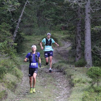 In Sinnesbrunn führen Lukas Naegele und Sebastian Hallmann. Sie gewinnen das Renen später mit 1,5 Minuten Vorsprung.
