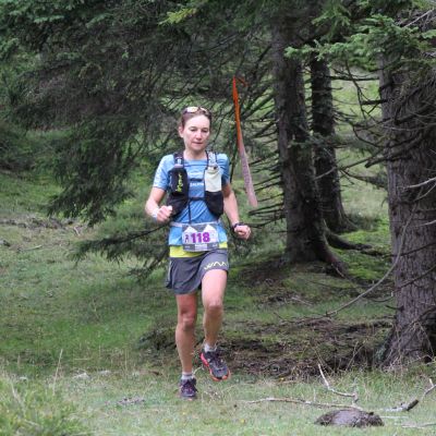 Über sanfte Waldwiesen geht es hinunter nach Sinnesbrunn.
