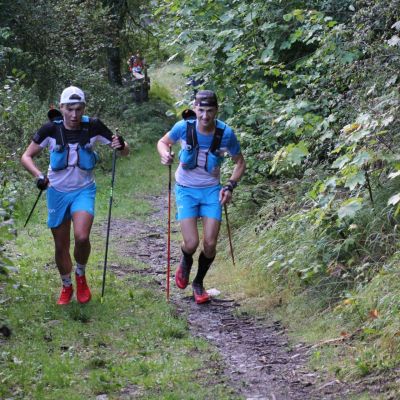 Thomas Farbmacher​ und David Wallmann​ liegen ein paar weitere Meter dahinter.