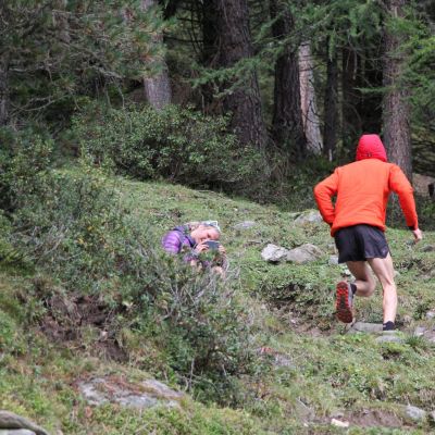Dort treffen sie auf Lucy Bartholomew​, "TOP gun" ultrarunner aus Australien.
