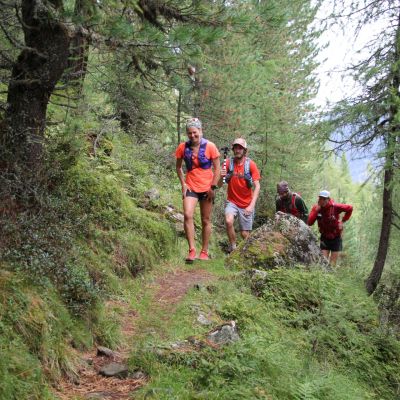 Bei diesen herrlichen Single Trails auf dem Pitztaler Almenweg ist es kein Wunder, dass sie von Tirol begeistert ist.