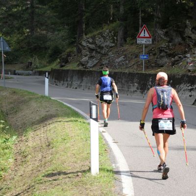 Und machen sich frohen Mutes auf den Weg zur Toninger Hütte.