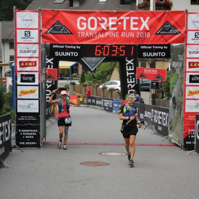 Sandra und Biggi laufen auf Platz 2 in der Kategorie MASTER WOMEN.