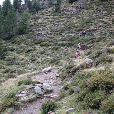 Jochen fotografiert mittlerweile an V2 (Tallner Alm). Zuerst trifft er auf Thomas Farbmacher​ und David Wallmann​. Sie liegen auf Platz 5. Später wird das auch ihr Rang in Sarnthein sein.