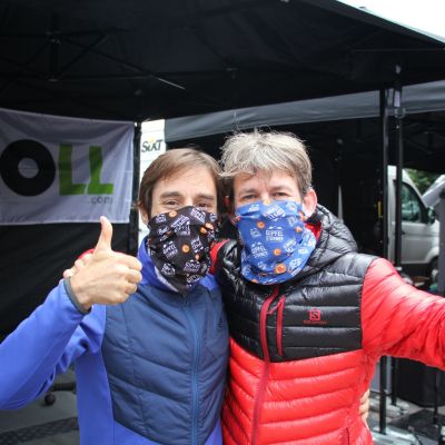 Pablo und Joan sind jetzt mit Gipfelstürmer BUFF​ ausgerüstet.