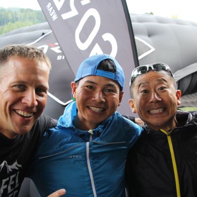 Ab und zu fungiert Stefan als Übersetzer für Takashi und Koji.