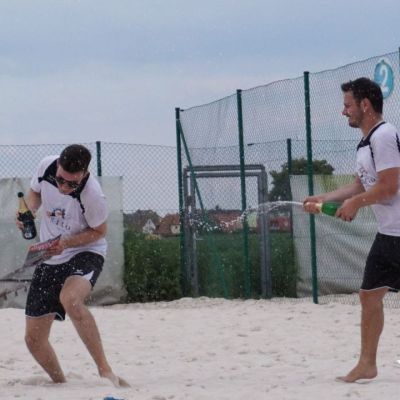 Juni 2018: Die exito Beachvolleyball-Teams belegen beim MTP Summer Day glorreich die Plätze 1 und 3. Hurra, unser erster Turnier-Sieg!