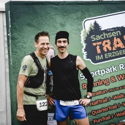 Juni 2018: Stefan mit Attila beim SachsenTrail Ultrarun im Erzgebirge. Foto: <a href='https://laufszene-sachsen.de' target='_blank'>Laufszene Sachsen</a>