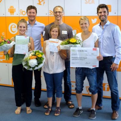 August 2018: Im Namen der Förderinitiative durfte unser Jochen das Projekt „Freizeitnetzwerk Sport“ der Lebenshilfe Nürnberg e.V. auszeichnen und das von exito zur Verfügung gestellte Preisgeld in Höhe von 500 Euro überreichen.