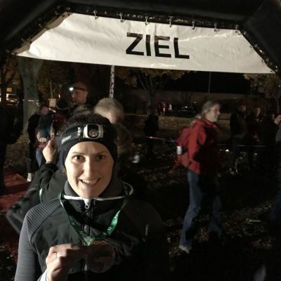 November 2018: Megamarsch completed! Es war hart und tat verdammt weh! Doch wenn sich der Körper in ein paar Tagen wieder erholt hat, bleibt die Erinnerung an einen geilen Tag zwischen Stuttgart und Plüderhausen. Unsere Gipfelstürmerin Aneta und ihr Freund Sven-Erik haben die 50 km und über 1.000 Höhenmeter auf dem Remstal-Höhenweg in 10 Stunden mit Bravour absolviert.