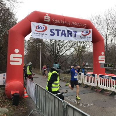 Dezember 2018: Gipfelstürmer Stefan stellt beim Silvesterlauf Nürnberg eine neue persönliche 10 km Bestzeit auf.