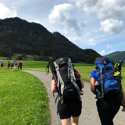 Von Beginn an geht es bergauf. Am ersten Tag direkt insgesamt mehr als 1.500 H&ouml;henmeter.