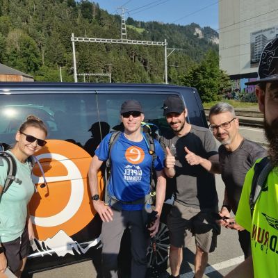 Tourstart beim Bahnhof Gr&uuml;sch bei herrlichstem Sp&auml;tsommerwetter.