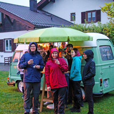 Die exito Wandergruppe ist am Start als Supporter unterwegs.
