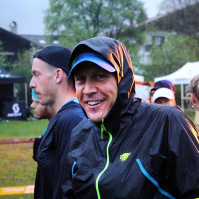 Stefan reiht sich in den Startblock ein.