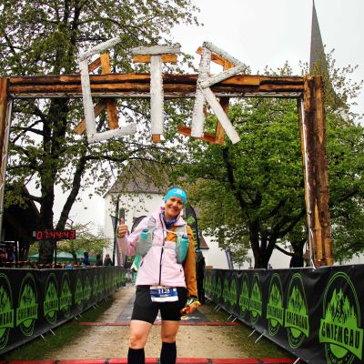 2 Stunden später begibt sich Jenni in den Startblock für den Trail-Marathon.