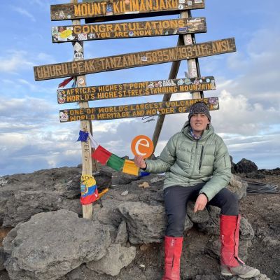 Oktober 2024: Xavier auf dem Kilimandscharo (5.895 m) - einerseits der h&ouml;chste Berg Afrikas, andererseits der h&ouml;chste freistehende Berg weltweit.