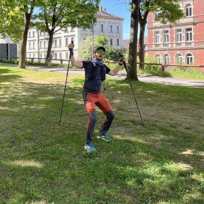 Sven kann es kaum glauben. Nach 11:41 Uhr feiert er die Ankunft in Amberg.