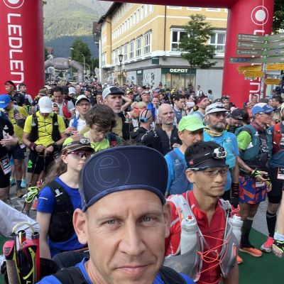 Und noch ein Blick nach hinten. 250 Läufer gehen mit Stefan an den Start.
