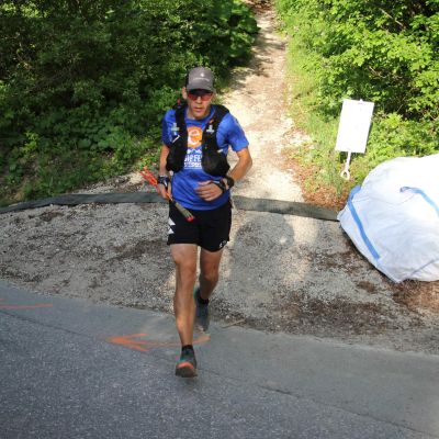 Ankunft am Schloss Elmau. Platz 19 nach fast 23 Stunden im Rennen.