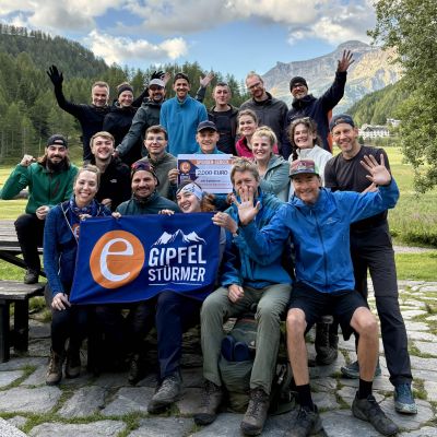 Unsere Gipfelst&uuml;rmer auf der Alpe Devero, kurz vor dem dem Abmarsch in Richtung Alpe Veglia. 3 Tagesetappen waren zu diesem Zeitpunkt schon im Kasten. Jetzt beginnen wir aber erst einmal ganz von vorne ...
