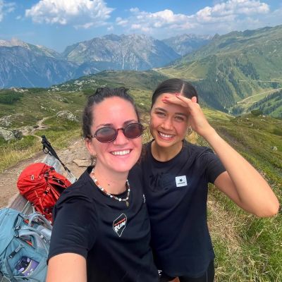 August 2026: Alumna Victoria wandert mit ihrer Freundin Alina die 3. exitoAlpenCross Etappe von Au nach Bartholom&auml;berg. 5.000 km und 75 km.