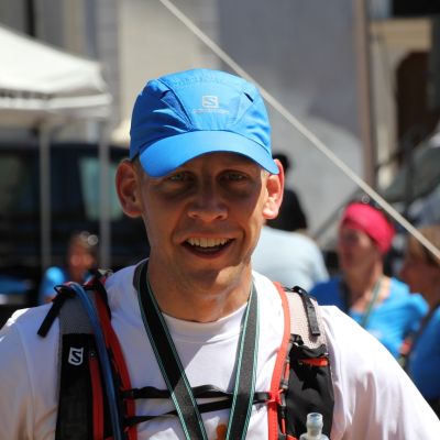 Bis zu diesem Zeitpunkt vergingen 39:44:03,7 Stunden. Eine harte, aber tolle Zeit! Trailrunning vom Feinsten. Er hat gelitten und er hat es trotzdem genossen. Stefan (trail-)rockt!