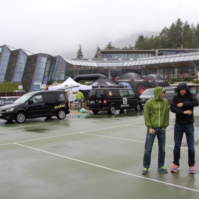 Aber nun erst einmal ganz von vorne: Ankunft am Freitag um 13 Uhr in Seefeld in Tirol​. Dauerregen. Im Olympiazentrum werden die letzten Vorbereitungen f&uuml;r ein Trailrunning-Event der Superlative getroffen.