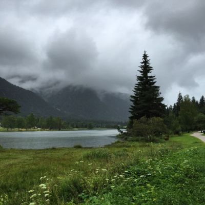 Währenddessen erkundete Jochen bei starkem Regen die ersten Kilometer der Strecke und kam zum Beispiel am Wildsee vorbei.