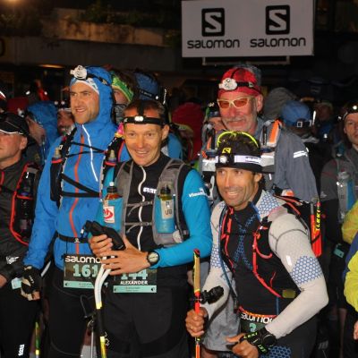Ganz vorne im Starterfeld wird gelacht. Vorne Peter Schlickenrieder​, Gewinner der Silbermedaille im Langlauf-Sprint bei den Olympischen Winterspielen 2002 in Salt Lake City. Er wollte zum ersten Mal mehr als 60 km rennen. Nach 107 km war für Peter Schluss ...