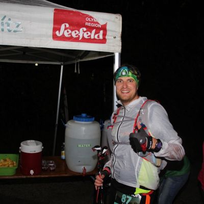 Einer unserer Trail-Freunde, den wir vom Zugspitz Ultratrail​ 2016 kennen: Lars (<a href='http://www.trailfieber.de' target='blank'>trailfieber</a>​) aus Donaueschingen. Ein Trailrunner mit Leib und Seele. Super-sympathischer Typ! Hier an der V1 in Kematen.