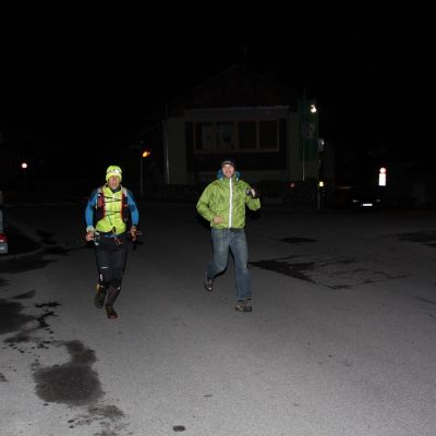 2 Stunden später in Medraz im Stubaital. Stefan läuft um 4:02 Uhr bei V3 ein ...