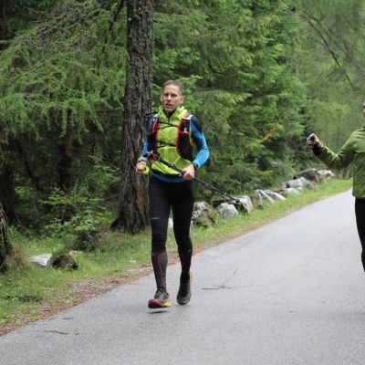 Da ist er ... Nach fast 14 Stunden erreicht Stefan V7. 77,20 km und 4.308 km waren hier absolviert.