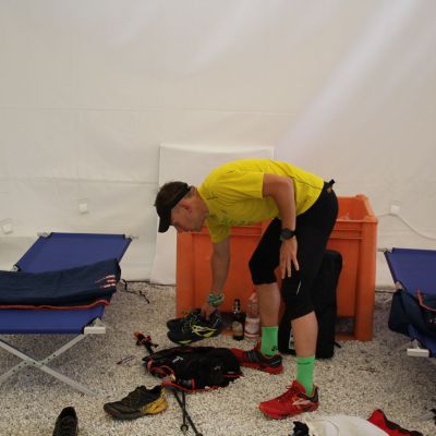 Nach 10 Minuten beendet "Wecker" Jochen die Ruhe und Stefan macht sich wieder fertig für die Trails.