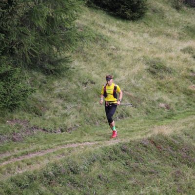Da kommt er ... Nach fast 19 Stunden hat Stefan 98,4 km und 5.876 km im Kasten.