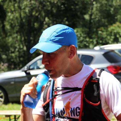 Noch einmal trinken und dann kommt der Abstieg nach Brixen. Der finale Abstieg. JAWOHL!
