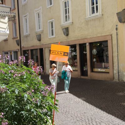 Die Supporters Bart und Jochen eilen nach Brixen, um auf keinen Fall den Zieleinlauf zu verpassen.
