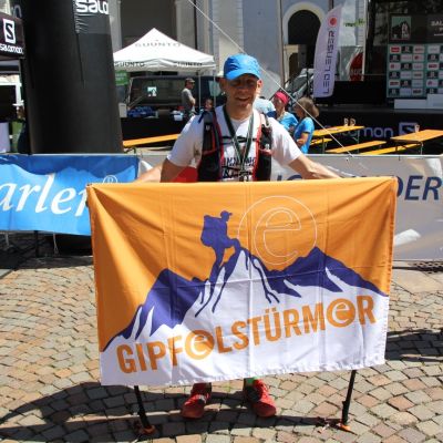 Immer wieder schön: Die Gipfelstürmer-Fahne wird im Ziel gehisst ;-)