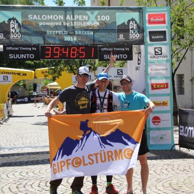 Das exito Trailrunning-Team. Ultraläufer Stefan mit seinen Supporters Bart und Jochen.