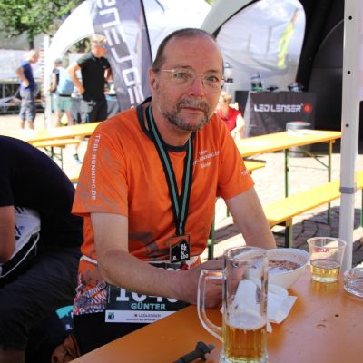 Im Ziel im Günter (Trailrunning.de), er hat 100 km geackert.