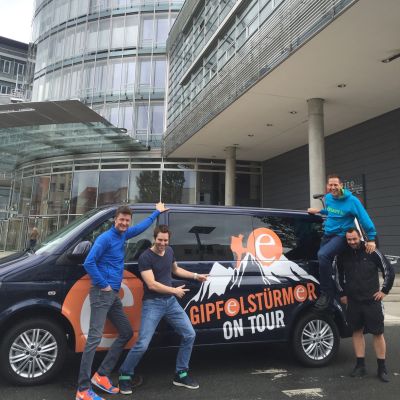 Ready for #ZUT2016. Die exito-Crew setzt sich am Business Tower in Bewegung in Richtung Grainau "Zugspitze"​