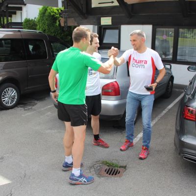 Markus (hurra.com​) stößt beim Hotel zur Crew dazu. Er ist seit mehr als einem Jahrzehnt Wegbegleiter unserer Agentur und freundschaftlich mit uns verbunden.