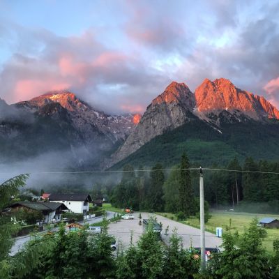 Die Nacht war schnell rum. Am Morgen begrüßte uns der Waxenstein mit diesem Panorama.