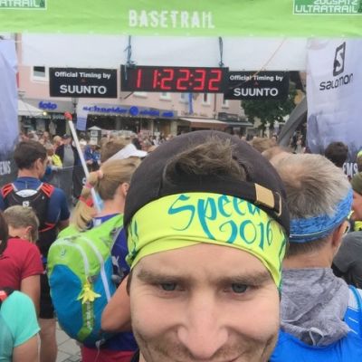 Bart steht zur selben Zeit am Start zum Basetrail in Garmisch-Partenkirchen​.