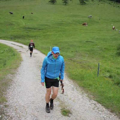 In Regenausrüstung zum Scharnitzjoch.