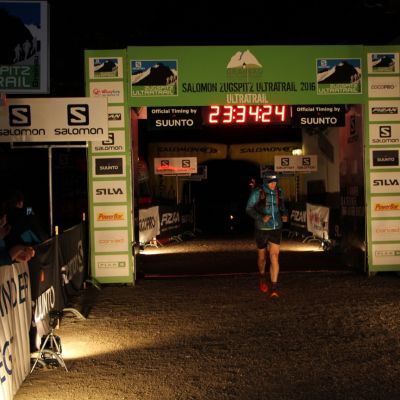 WOOOHOOO! Stefan bezwingt die 101,60 km und 5.412 Höhenmeter in 16:17.14 Stunden und landet auf einem krassen Platz 57 (AK 34).